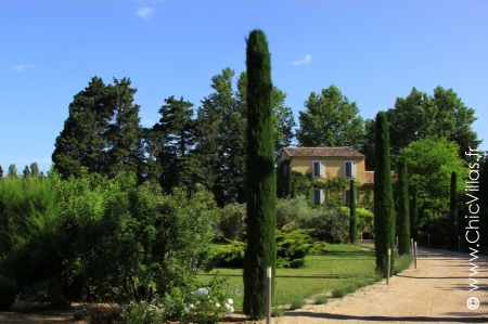 Entre Avignon et Luberon - Location de Villas de Luxe d'Exception en Provence / Cote d Azur | ChicVillas