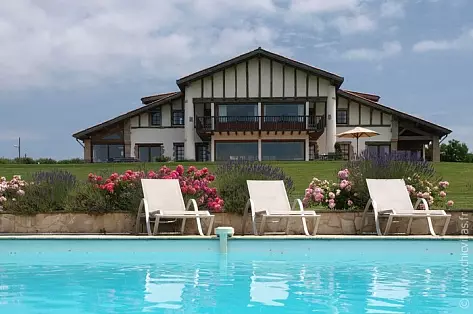 Villa avec piscine à louer au Pays Basque | ChicVillas