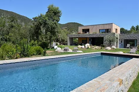 Villas de luxe avec piscine à louer en Corse | ChicVillas