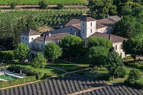 Château à Louer en France, Un Domaine en Provence | ChicVillas